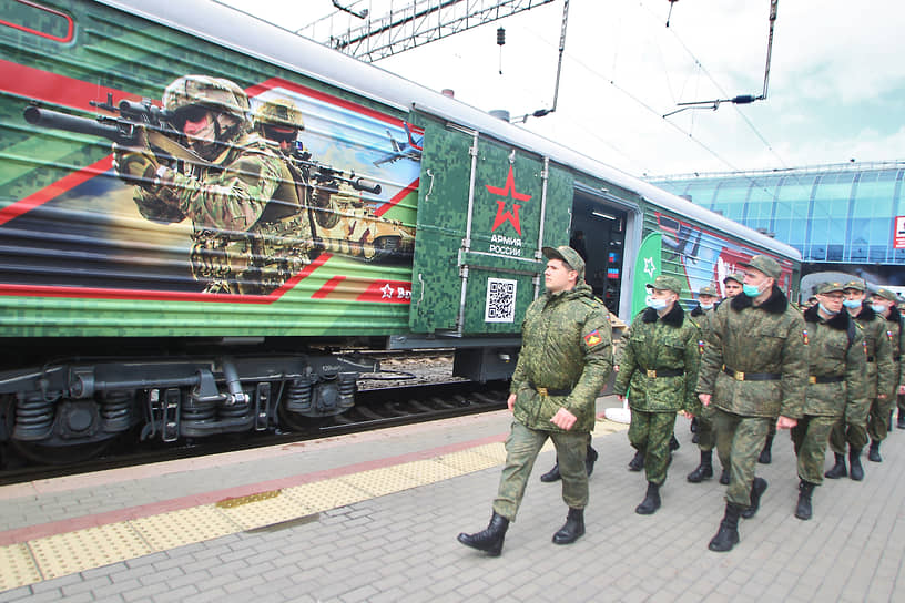 Церемония встречи агитационного поезда Министерства обороны России &quot;Мы - армия страны, мы - армия народа&quot;, на железнодорожном вокзале &quot;Ростов-Главный&quot;.