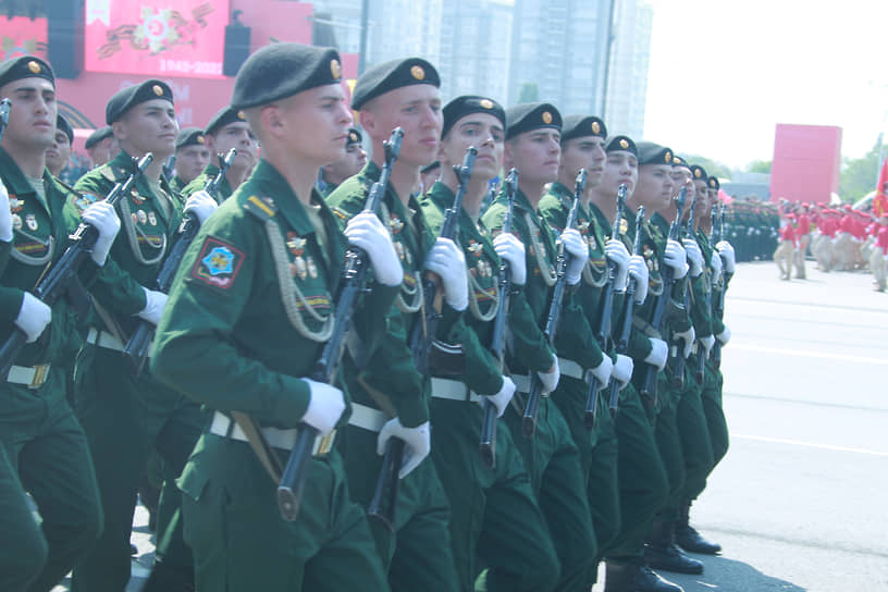 Военный парад на Театральной площади, посвященный 77-й годовщине Победы в Великой Отечественной войне