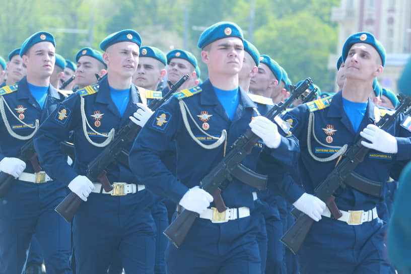 Военный парад на Театральной площади, посвященный 77-й годовщине Победы в Великой Отечественной войне