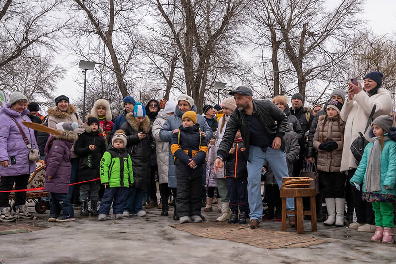 Празднование &quot;Широкой Масленицы&quot; в Лога-Парке