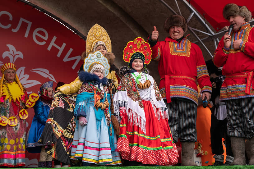 Празднование &quot;Широкой Масленицы&quot; в Лога-Парке