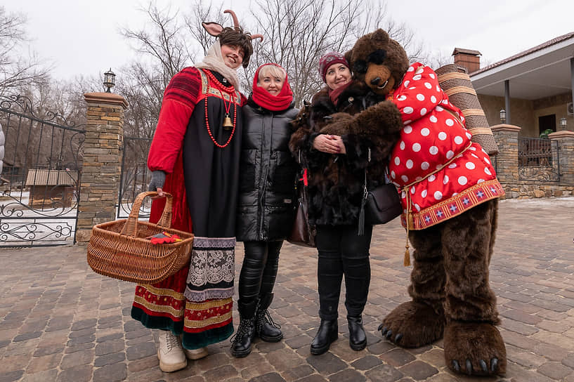 Празднование &quot;Широкой Масленицы&quot; в Лога-Парке