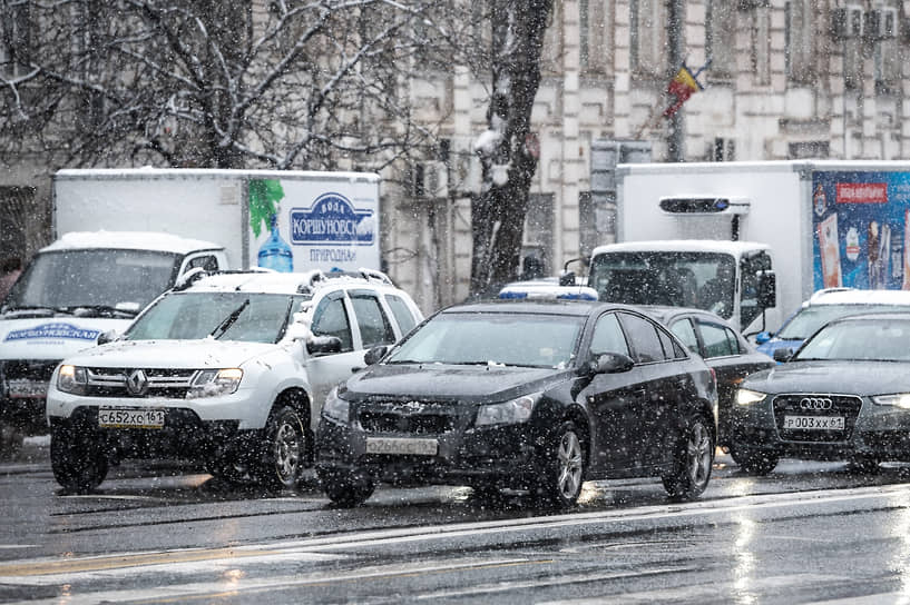 Снег в городе