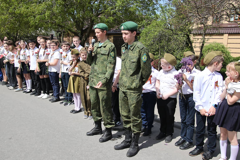 Акция &quot;Парад у дома Ветерана&quot; в преддверии 78-й годовщины Победы в Великой Отечественной войне