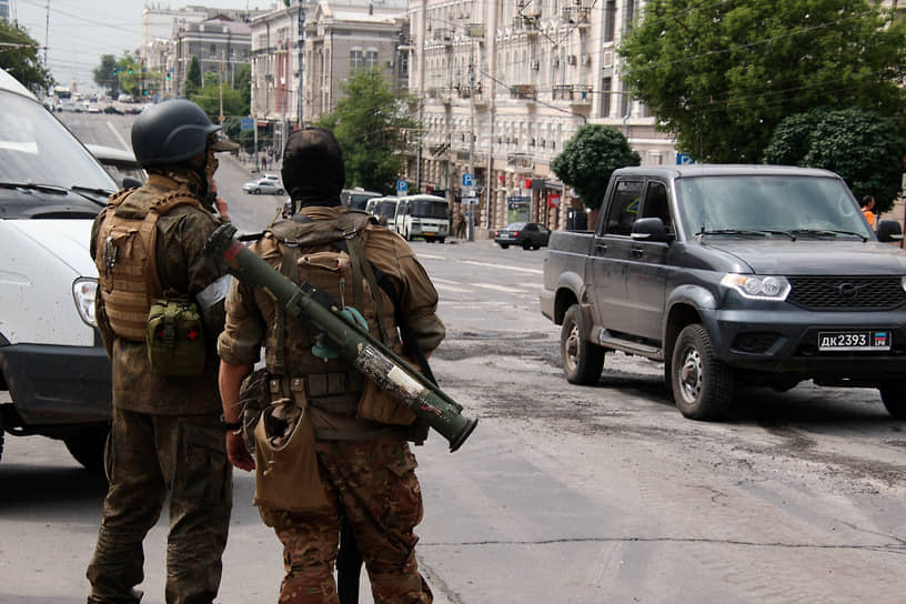 Ситуация в Ростове-на-Дону. Военная техника на улице города.