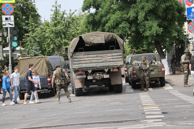 Ситуация в Ростове-на-Дону. Военная техника на улице города.