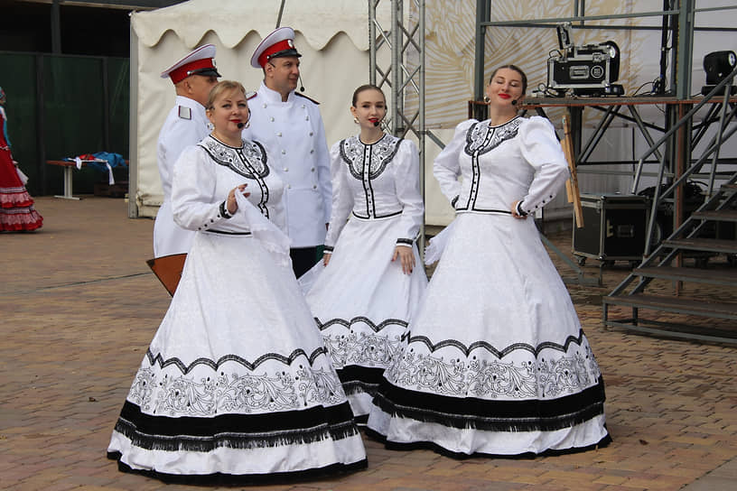 Фестиваль &quot;День Донского урожая&quot; в парке &quot;Левобережный&quot;. Выставка-ярмарка фермерской продукции, товаров виноделов и ремесленников