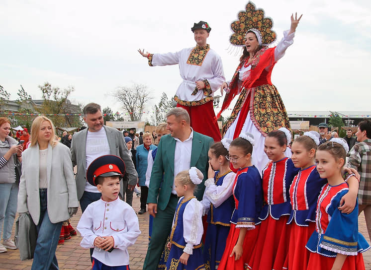 Фестиваль &quot;День Донского урожая&quot; в парке &quot;Левобережный&quot;. Выставка-ярмарка фермерской продукции, товаров виноделов и ремесленников