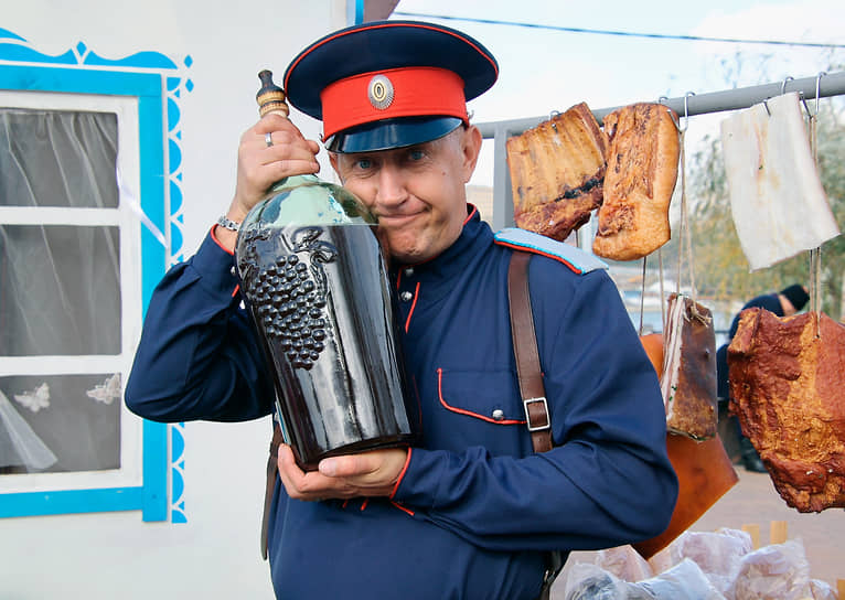 Фестиваль &quot;День Донского урожая&quot; в парке &quot;Левобережный&quot;. Выставка-ярмарка фермерской продукции, товаров виноделов и ремесленников