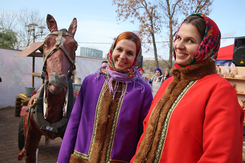 Фестиваль &quot;День Донского урожая&quot; в парке &quot;Левобережный&quot;. Выставка-ярмарка фермерской продукции, товаров виноделов и ремесленников