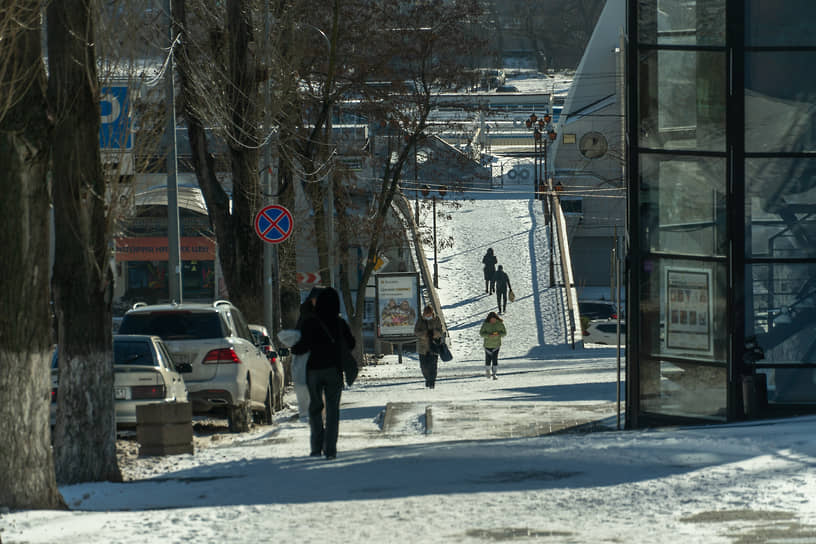 Снег в городе