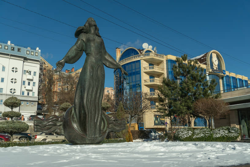 Снег в городе