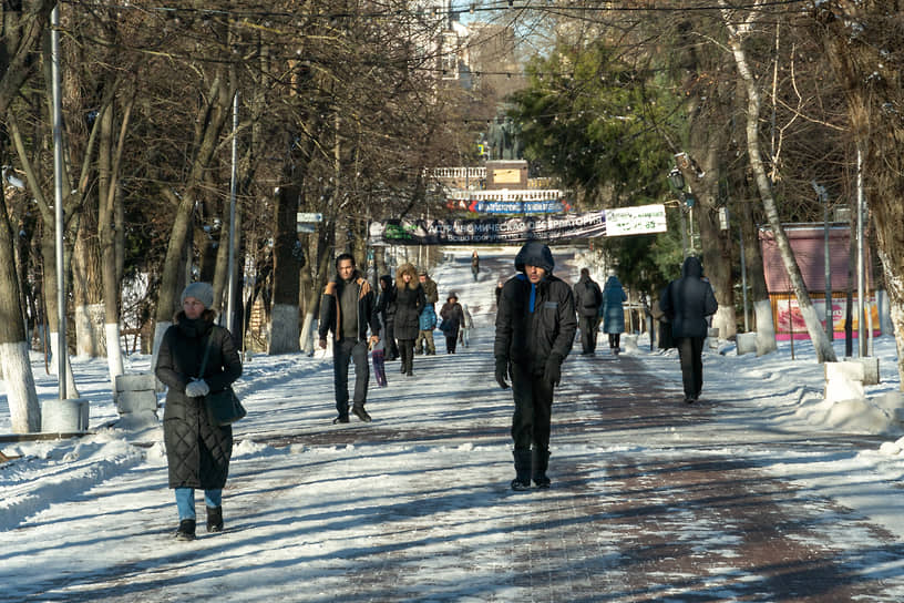 Снег в городе