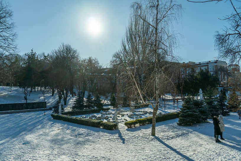 Снег в городе