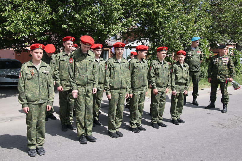 Акция &quot;Парад у дома Ветерана&quot; в преддверии 79-й годовщины Победы в Великой Отечественной войне