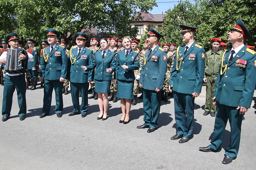 Акция &quot;Парад у дома Ветерана&quot; в преддверии 79-й годовщины Победы в Великой Отечественной войне