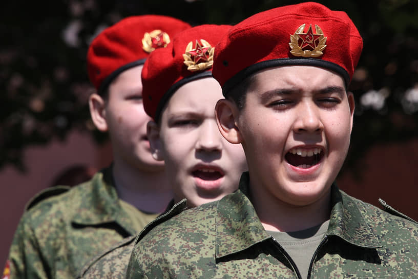 Акция &quot;Парад у дома Ветерана&quot; в преддверии 79-й годовщины Победы в Великой Отечественной войне