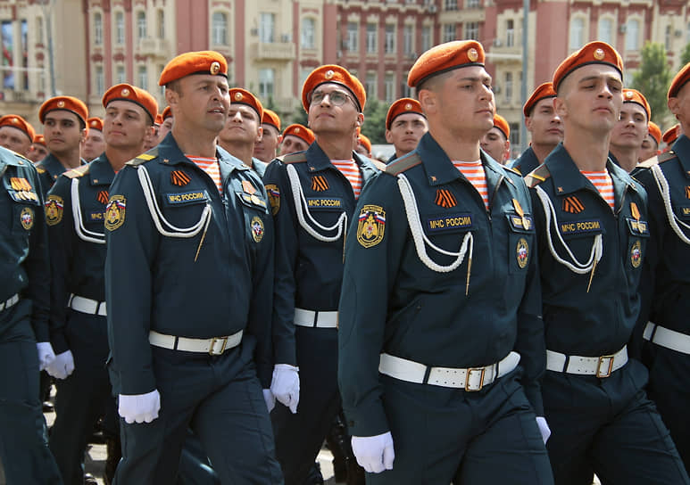 Военный парад на Театральной площади, посвященный 79-й годовщине Победы в Великой Отечественной войне. Парадные расчеты военнослужащих во время парада