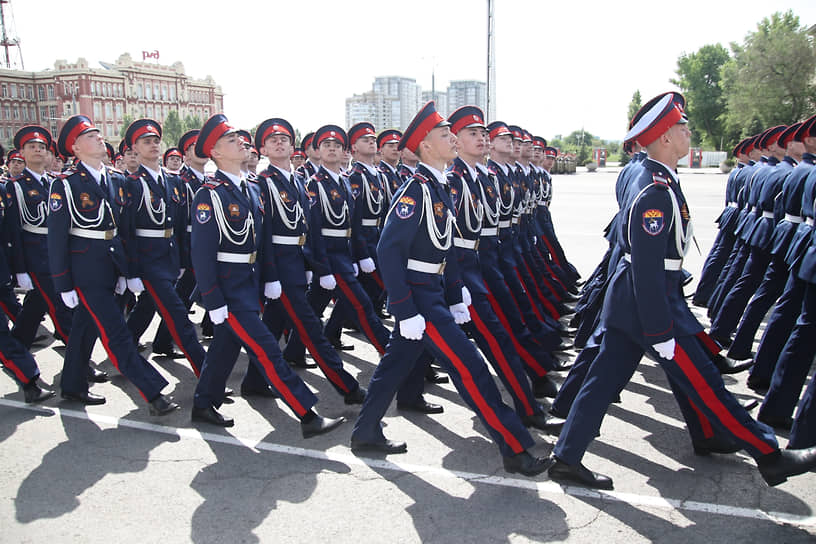 Военный парад на Театральной площади, посвященный 79-й годовщине Победы в Великой Отечественной войне. Парадные расчеты военнослужащих во время парада