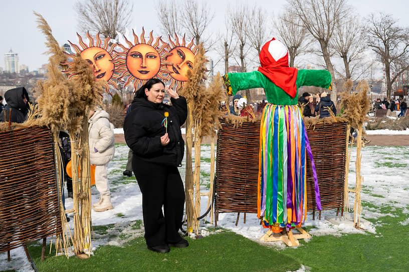 Шумная Масленица в Левобережном парке Ростова