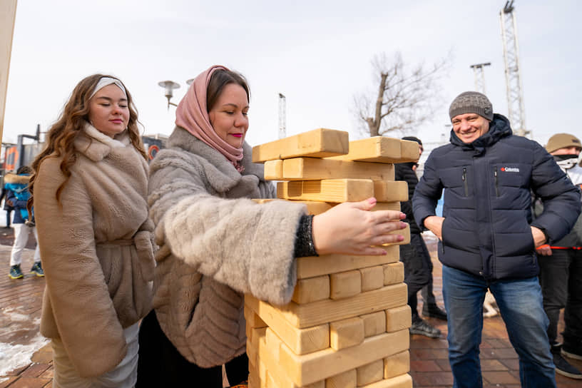 Шумная Масленица в Левобережном парке Ростова