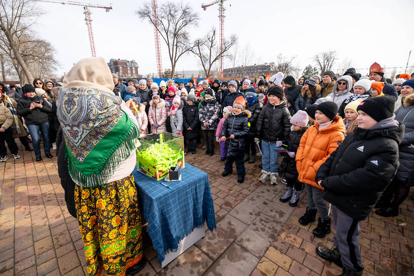 Шумная Масленица в Левобережном парке Ростова