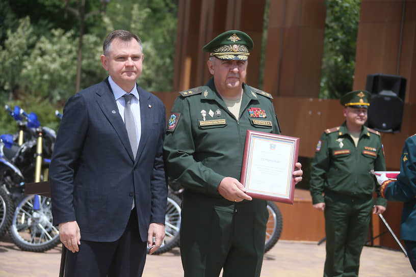 Вручение военным наград и мотоциклов проходило в ростовском парке «Левобережный»