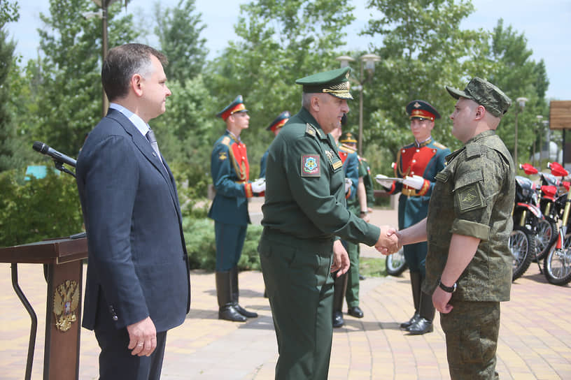 Вручение военным наград и мотоциклов проходило в ростовском парке «Левобережный»
