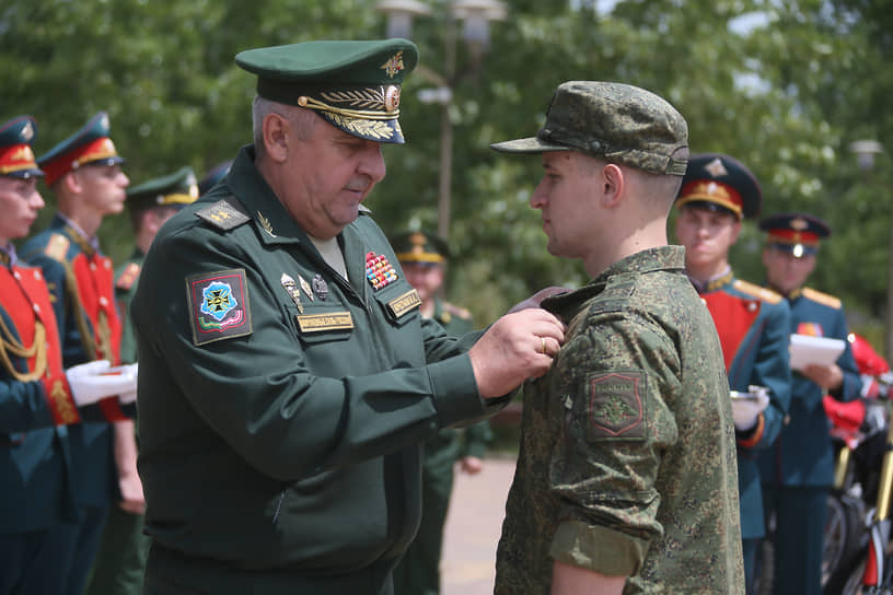 Вручение военным наград и мотоциклов проходило в ростовском парке «Левобережный»