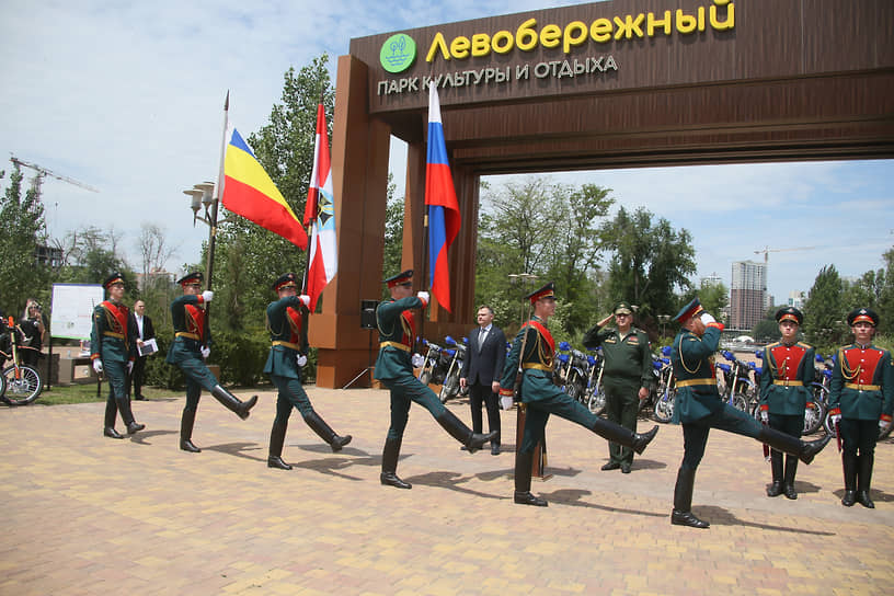 Вручение военным наград и мотоциклов проходило в ростовском парке «Левобережный»