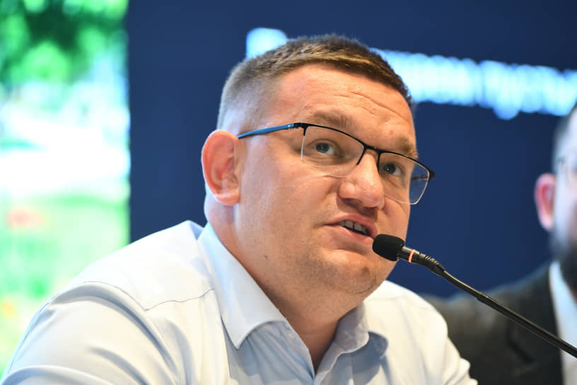 Директор «ИНПК Девелопмент» Роман Чумак отметил, что нормы КРТ – инструмент, позволяющий застройщику формировать среду, которая обеспечила бы потребности человека в социальной, транспортной и др. инфраструктуре
