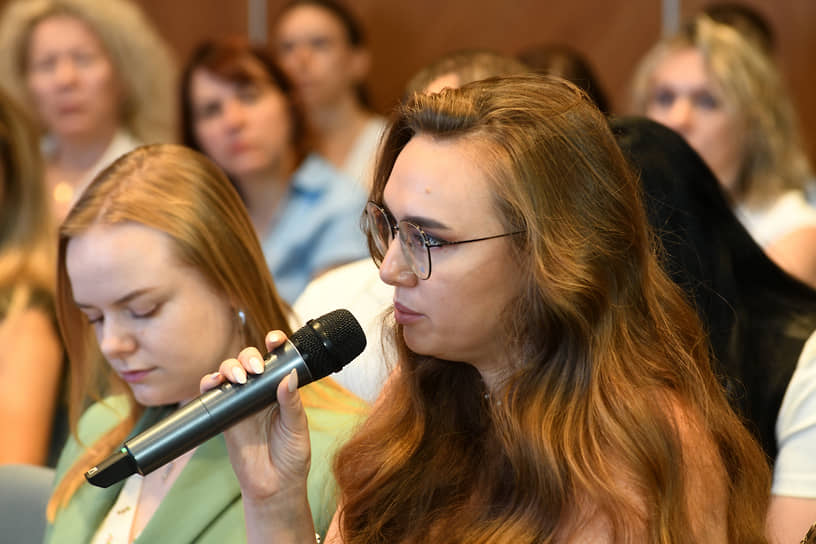 Зрители живо реагировали на выступления экспертов: вопросы звучали после каждого выступления

