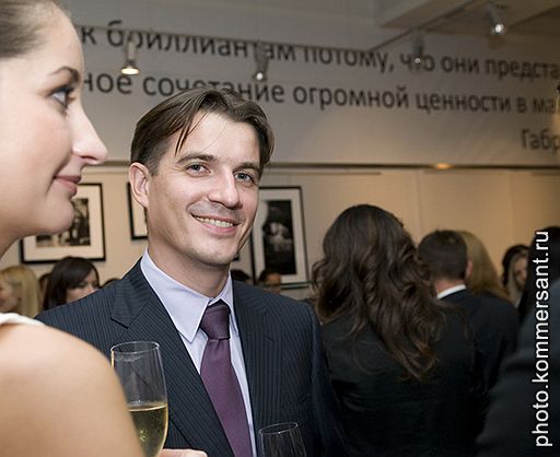Управляющий магазинами «Золотой Век» Павел Змеев на выставке ювелирных украшений CHANEL 