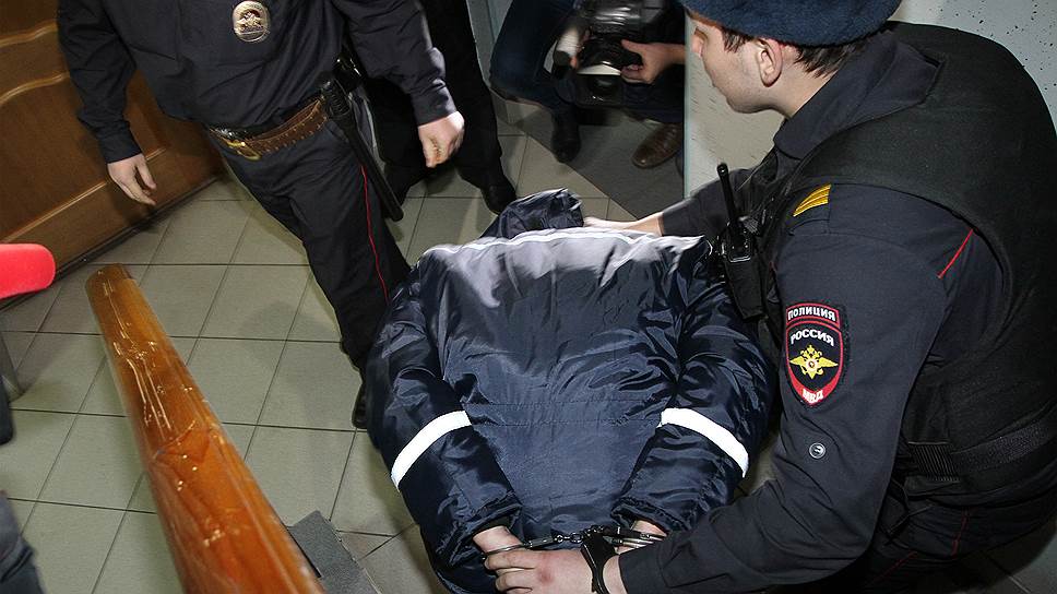 Обвиняемые в нападении на дом отраднинского полицейского частично признают вину