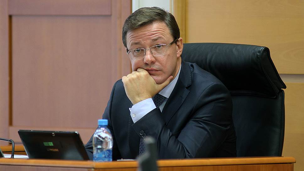 Демарш оппозиции при обсуждении пенсионной реформы в Самарской губдуме может отразиться на дальнейших политических перспективах Дмитрия Азарова
