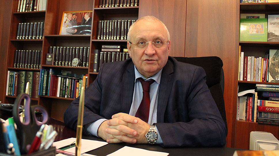 Анатолий Бакаев считает, что не может возглавлять партию в регионе после таких итогов выборов