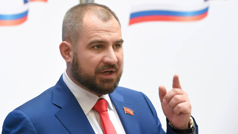 Лидер «Комму­нистов России» Максим Сурайкин заявил, что его партия может одержать победу над канди­датами от КПРФ в половине округов
