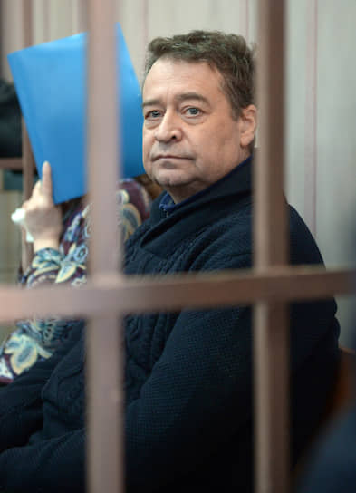 В прошлом году Нижегородский районный суд удовлетворил аналогичный иск Генпрокуратуры и взыскал с Леонида Маркелова, супруги его отца и восьми компаний имущество на 2,2 млрд рублей