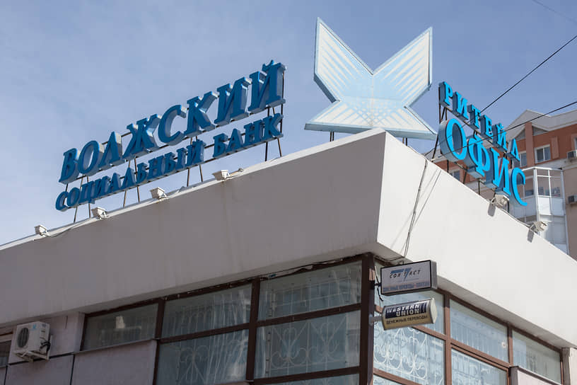 По версии следствия, фиктивные кредитные договоры заключены с тремя гражданами, которые не были осведомлены об этом