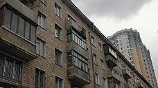 Подросток по неосторожности выпал с пятого этажа в Оренбуржье