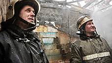 Пожарные спасли трех человек из горящего дома в Ульяновске
