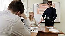 Более тысячи пар педагогов исполнили учительский вальс в Оренбурге