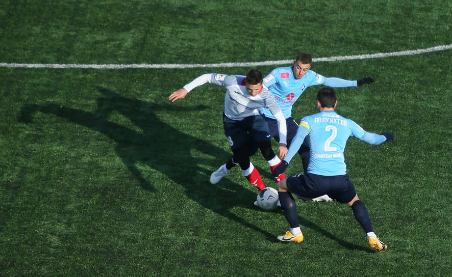 Трансляция матча фнл алания. Алания против черноморцск. Алания крылья советов 2001 год. Крылья алания. Крылья советов алания 1-1 1998.