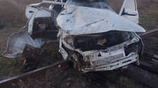 В Оренбуржье грузовой поезд столкнулся с автомобилем