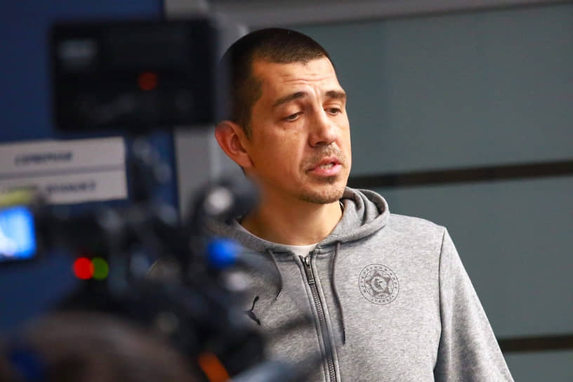 Главный тренер футбольного клуба "Оренбург" Ильдар Ахметзянов