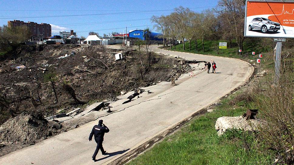 5-6 апреля оползень площадью в 8,8 га разрушил автомобильную дорогу в центральной части Ульяновска, ведущую к Императорскому мосту через Волгу, а также линии освещения и дренажные системы.