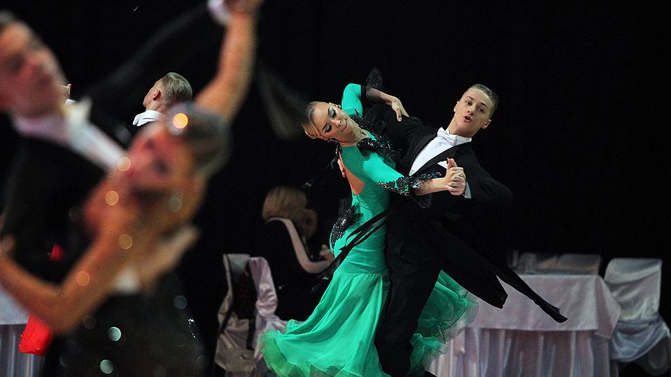 В европейской программе танцев танцоры исполняли медленный вальс, танго, венский вальс, фокстрот и квикстеп