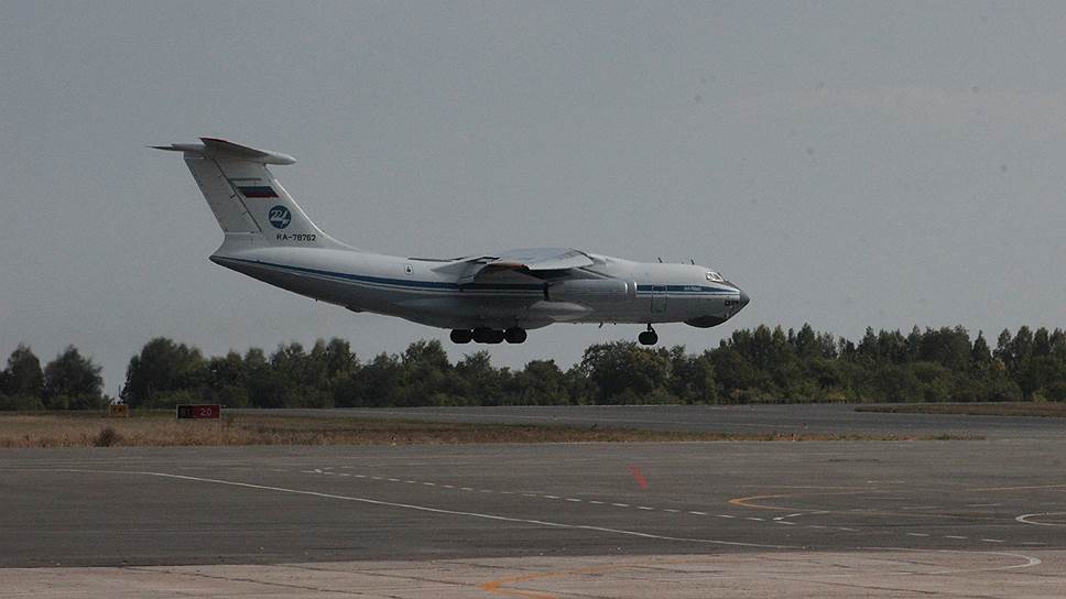 Аэропорт был открыт первым техническим авиарейсом - посадкой самолета Ил-76МД, прибывшего из другого международного аэропорта - «Ульяновска-Восточного», последние два года принимавшего все пассажирские авиарейсы, ранее выполнявшиеся в аэропорт «Ульяновск».