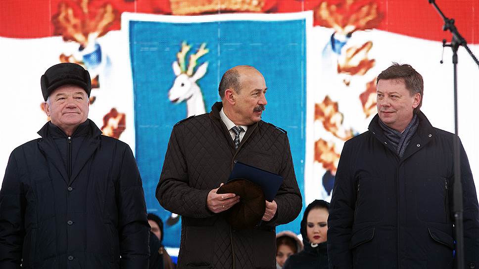 Празднование воссоединения Крыма и Севастополя с Россией на площади Куйбышева в Самаре. Виктор Сазонов (слева) искренне радовался возвращению Крыма.