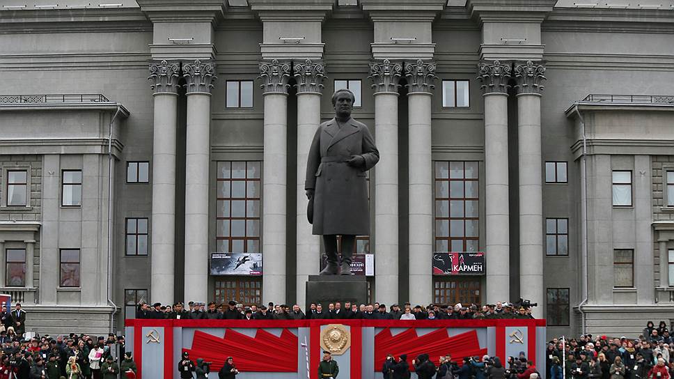 Ставший уже традиционным самарский Парад Памяти посвящен военному параду, который прошел в Куйбышеве 7 ноября 1941 года